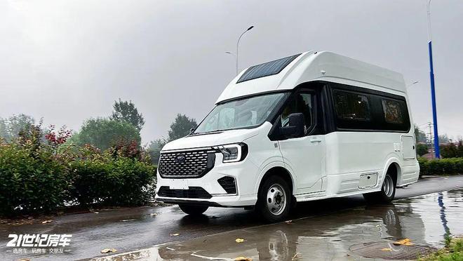 这款飞翔T8铁C房车如何做到“配置拉满”？pg电子模拟器福特23T动力+无接缝车身！(图6)