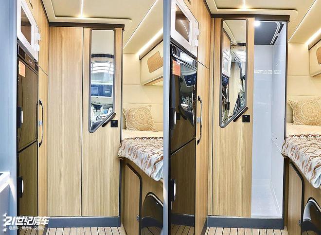 这款飞翔T8铁C房车如何做到“配置拉满”？pg电子模拟器福特23T动力+无接缝车身！(图3)