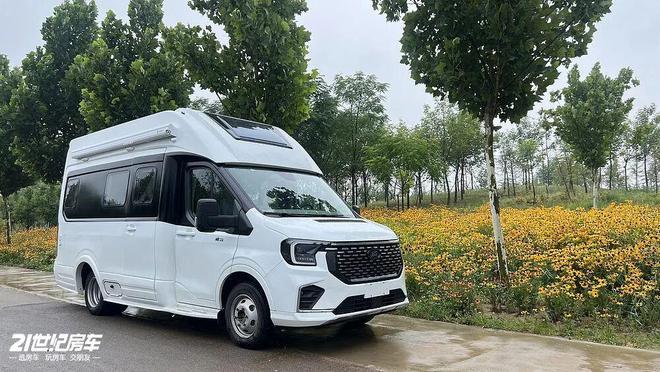 这款飞翔T8铁C房车如何做到“配置拉满”？pg电子模拟器福特23T动力+无接缝车身！(图7)