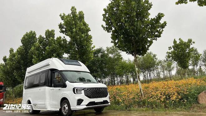 这款飞翔T8铁C房车如何做到“配置拉满”？pg电子模拟器福特23T动力+无接缝车身！(图12)